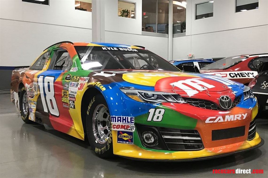 nascar-jks-32-cup-18-kyle-busch-toyota
