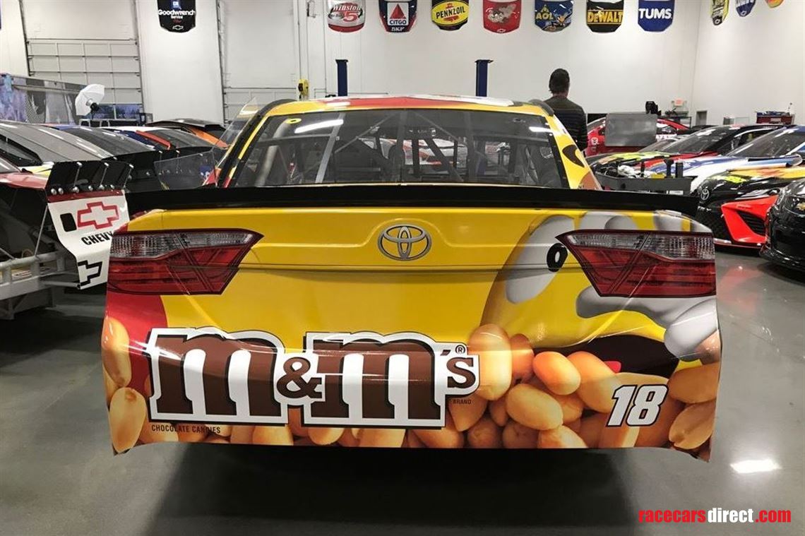 nascar-jks-32-cup-18-kyle-busch-toyota