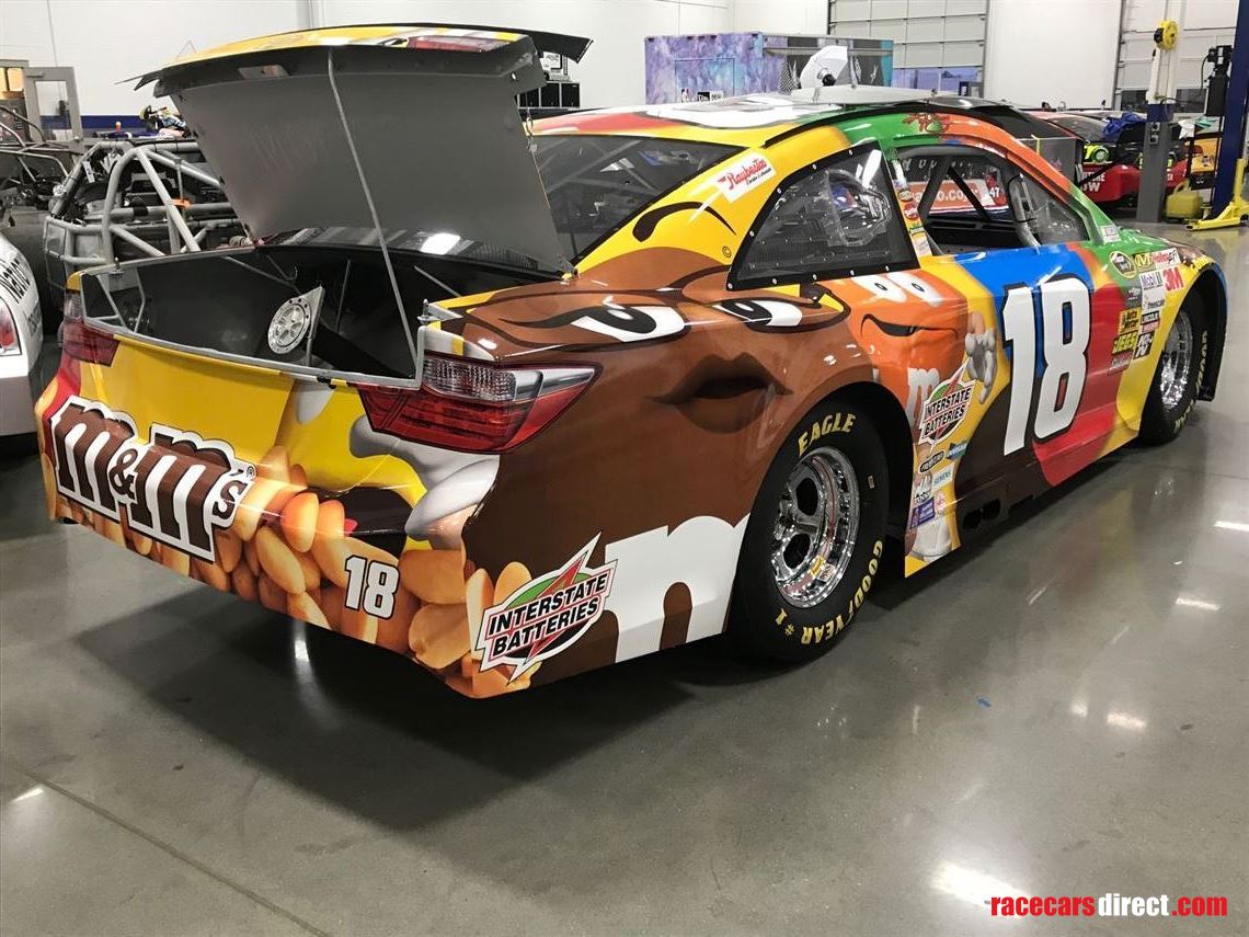 nascar-jks-32-cup-18-kyle-busch-toyota