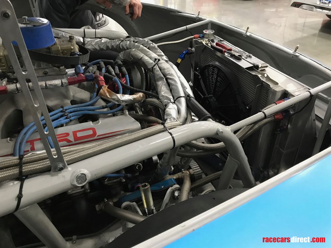 nascar-jks-32-cup-18-kyle-busch-toyota