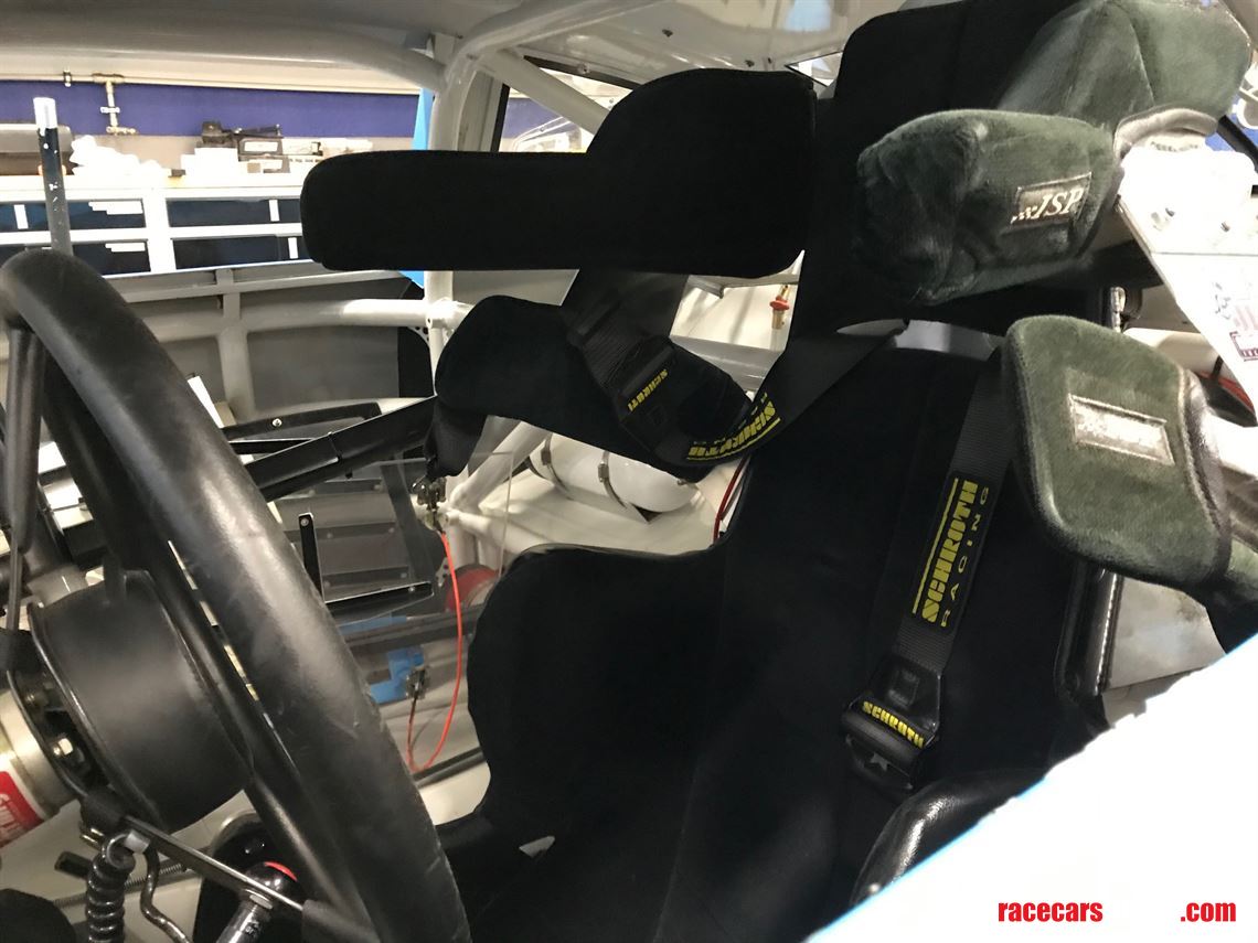 nascar-jks-32-cup-18-kyle-busch-toyota