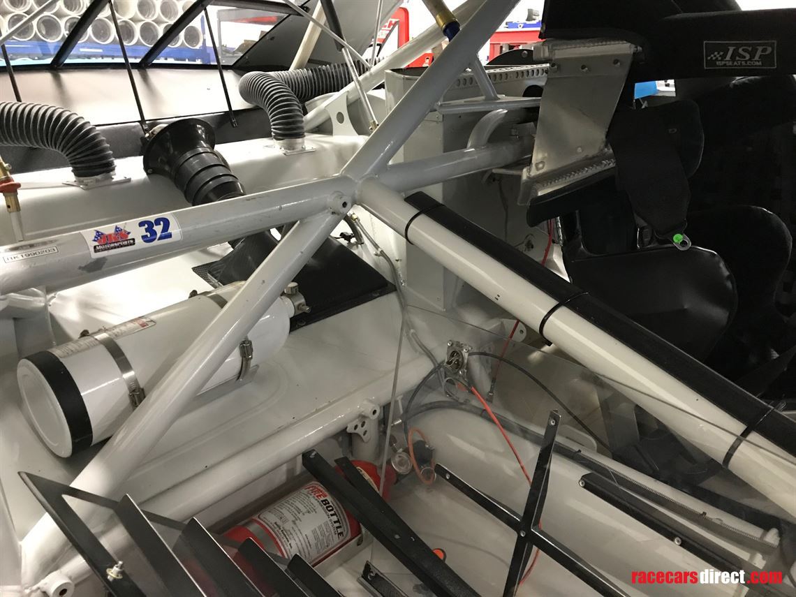 nascar-jks-32-cup-18-kyle-busch-toyota