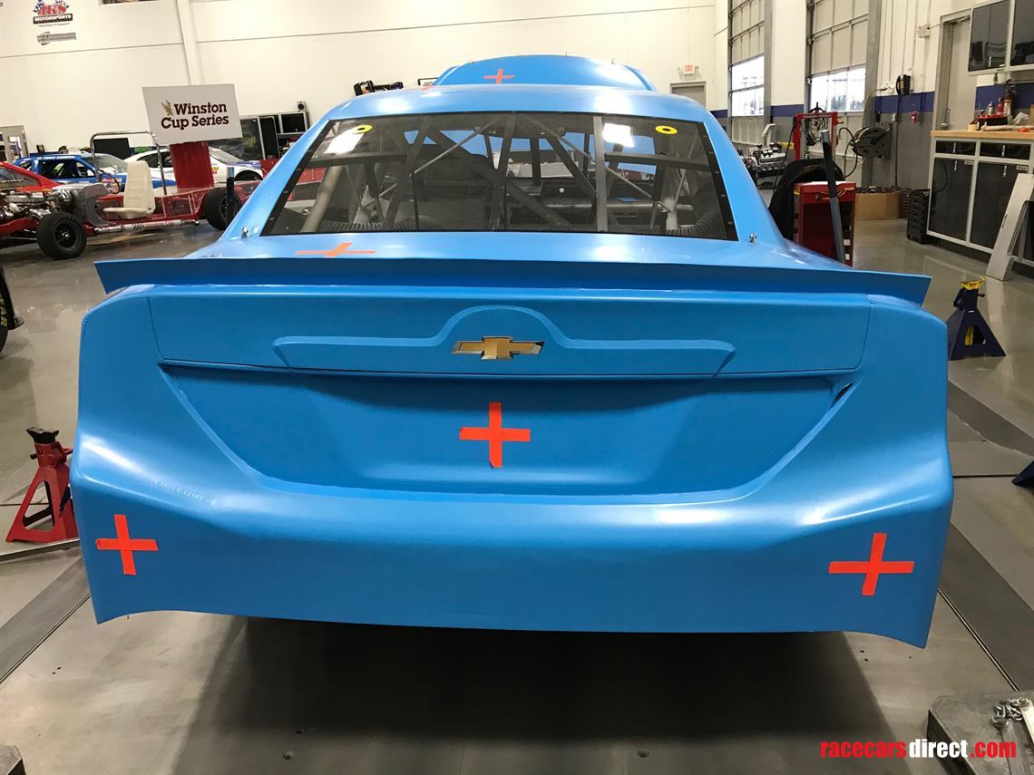 nascar-jks-32-cup-18-kyle-busch-toyota