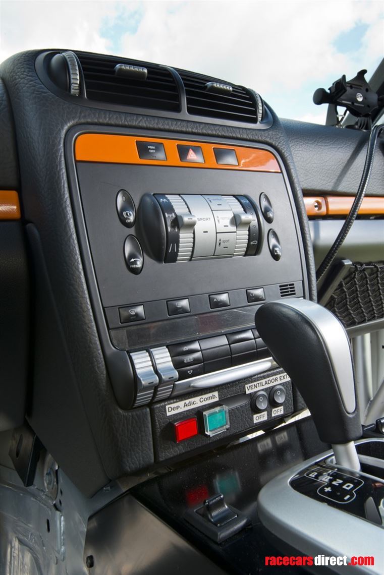 ex-team-iberica-2007-porsche-cayenne-s-transs