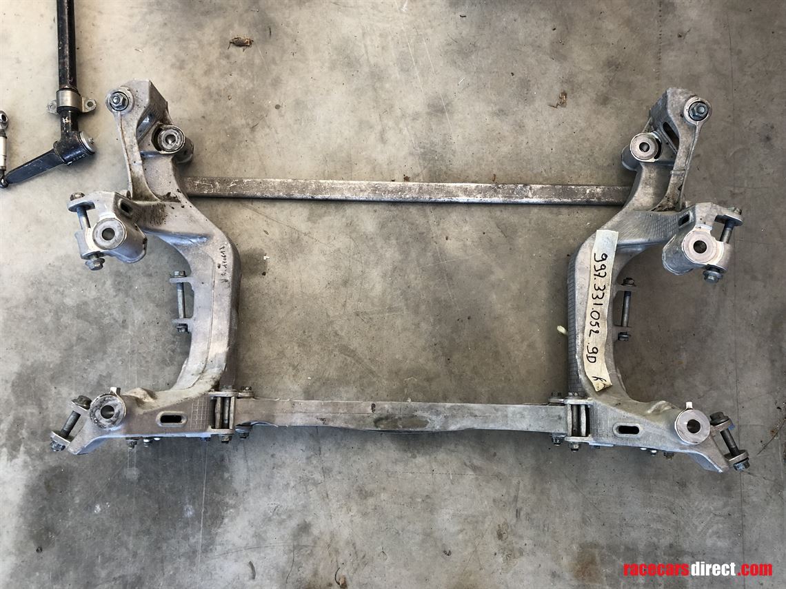 2013-porsche-997-gt3-r-uprights-and-rear-side