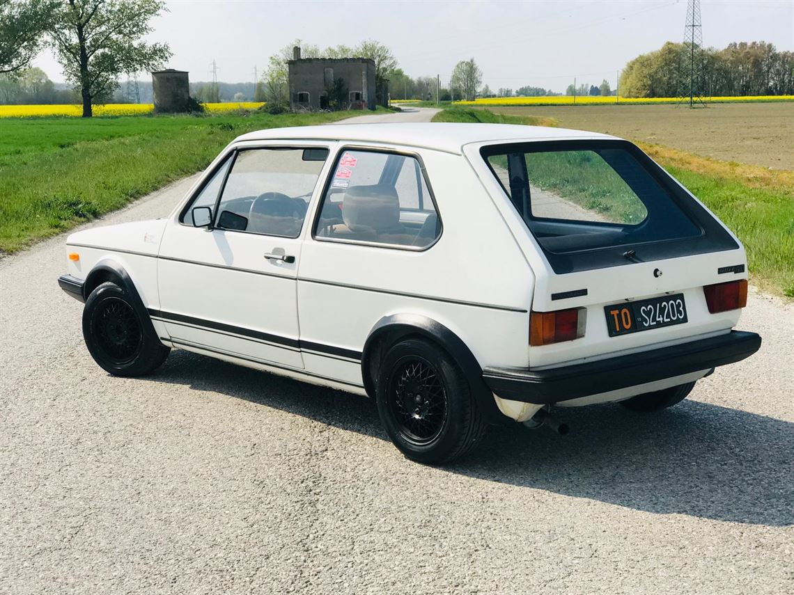 volkswagen-golf-gti-serie-1--4-marce-asi