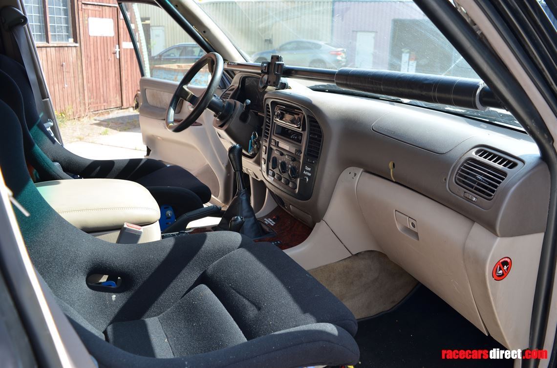 toyota-landcruiser-dakar-car