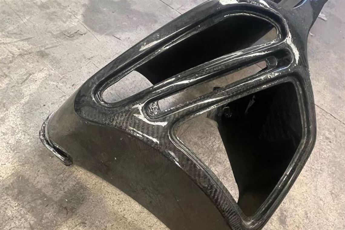 brand-new-radical-sportscars-carbonfibre-body