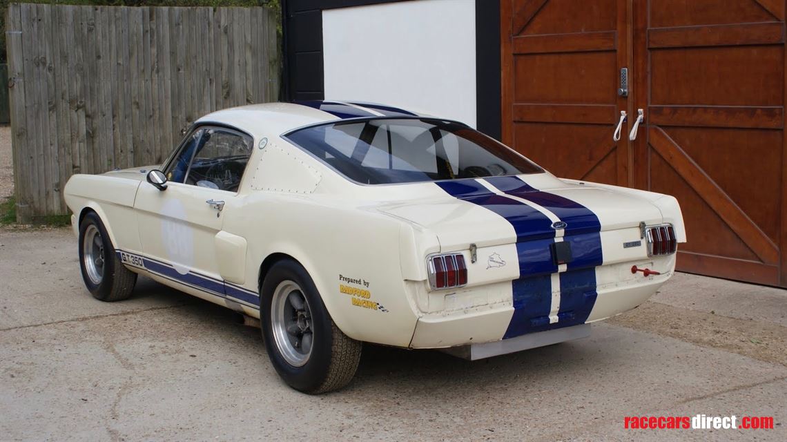 race-shelby-mustang-replica