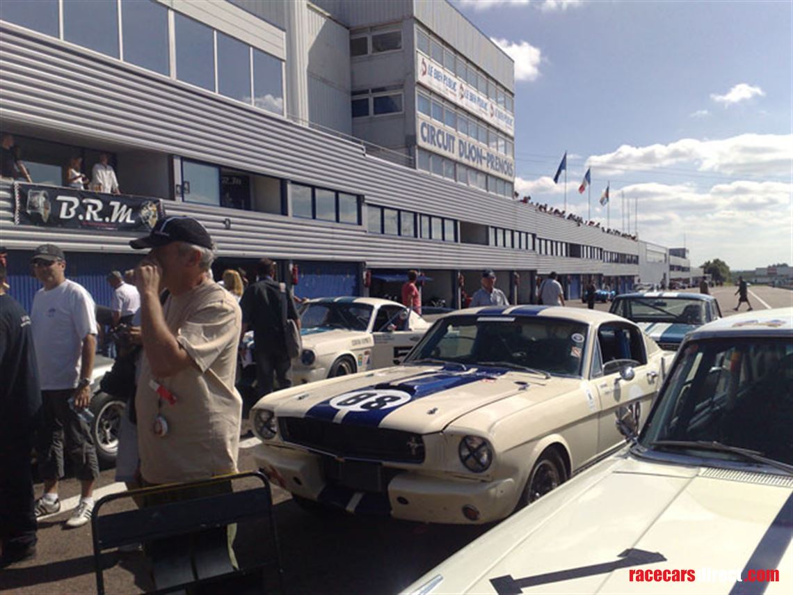 race-shelby-mustang-replica