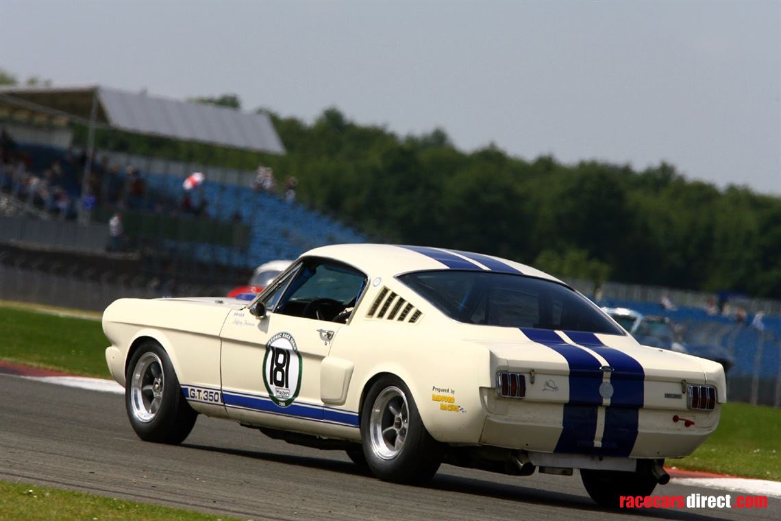 race-shelby-mustang-replica