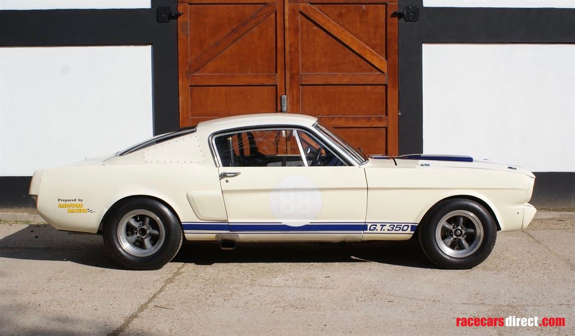 race-shelby-mustang-replica