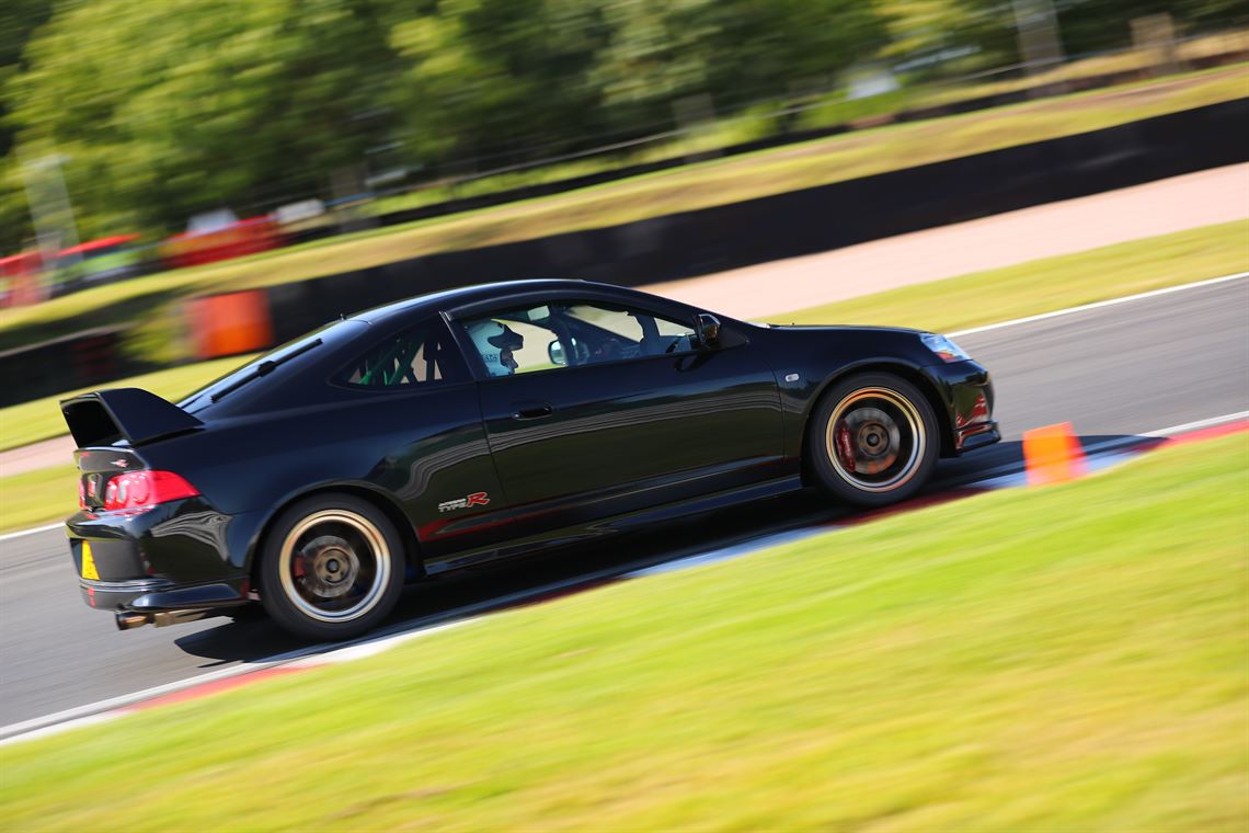 road-legal-track-dc5-honda-integra-type-r-15k