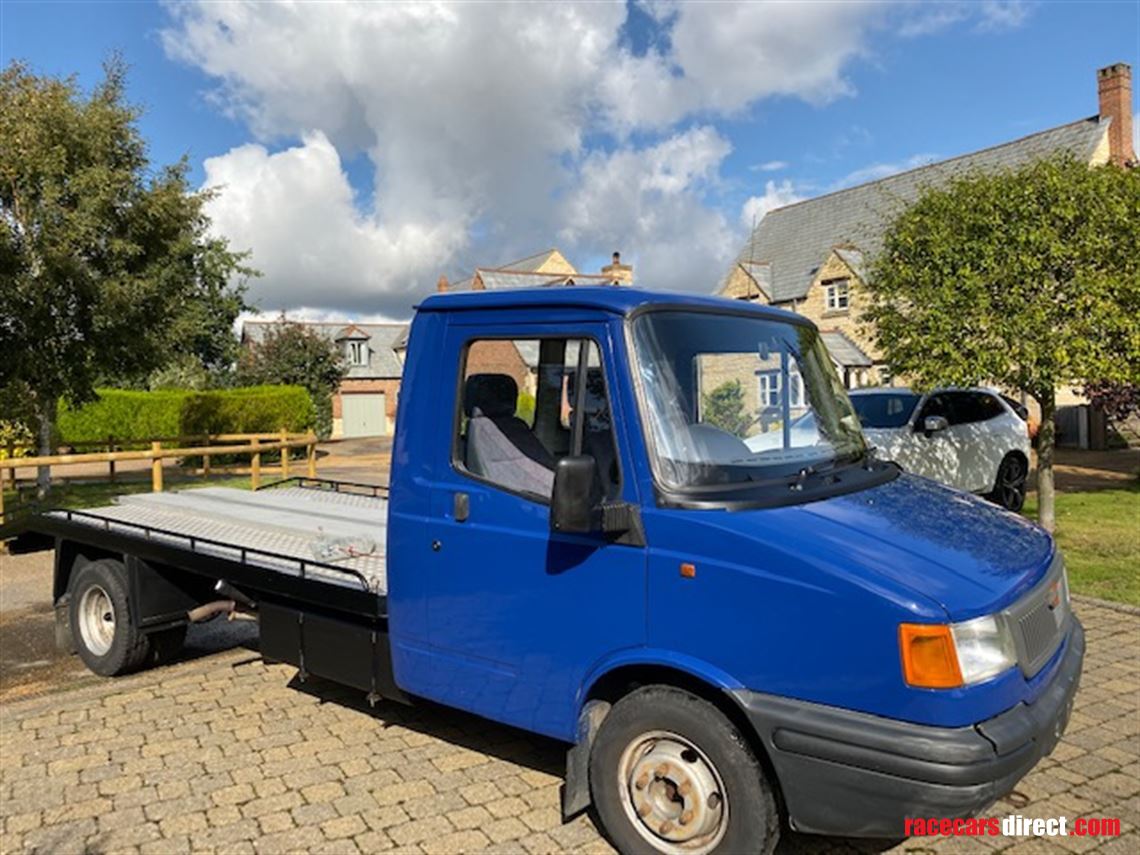 flat-bed-ldv-transporter