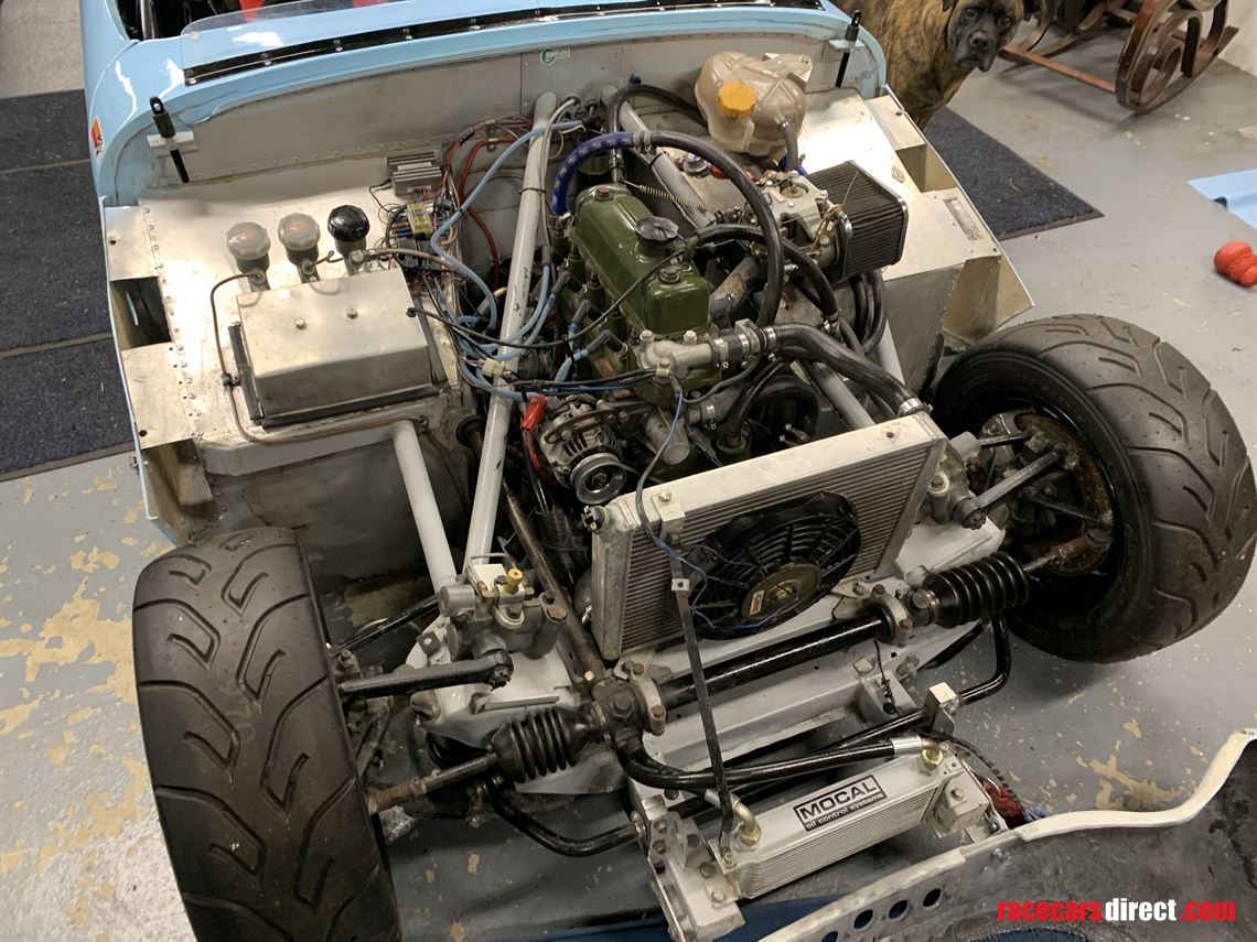 austin-healey-frogeye-sprite-race-sprint-hill