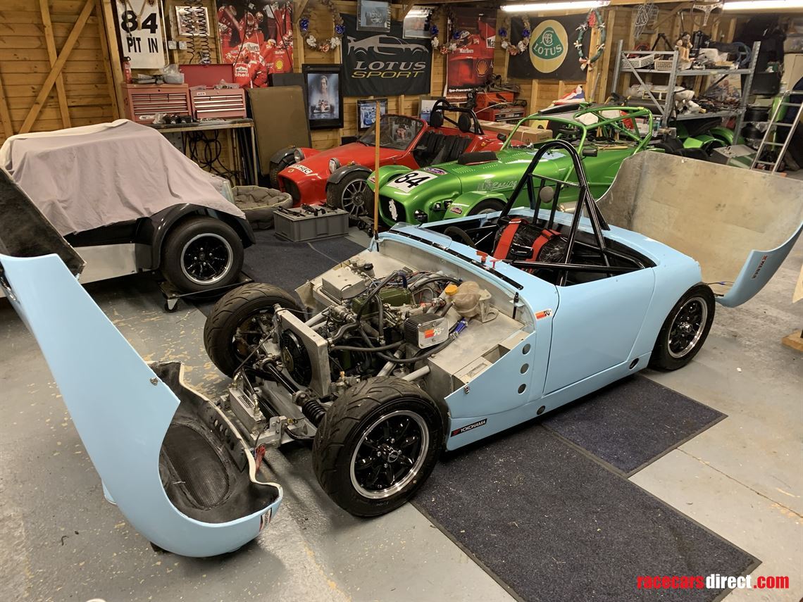 austin-healey-frogeye-sprite-race-sprint-hill