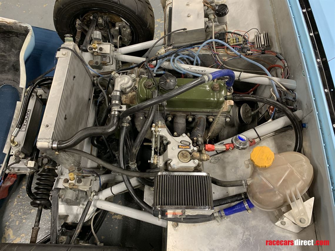 austin-healey-frogeye-sprite-race-sprint-hill