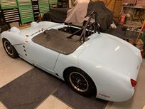 austin-healey-frogeye-sprite-race-sprint-hill