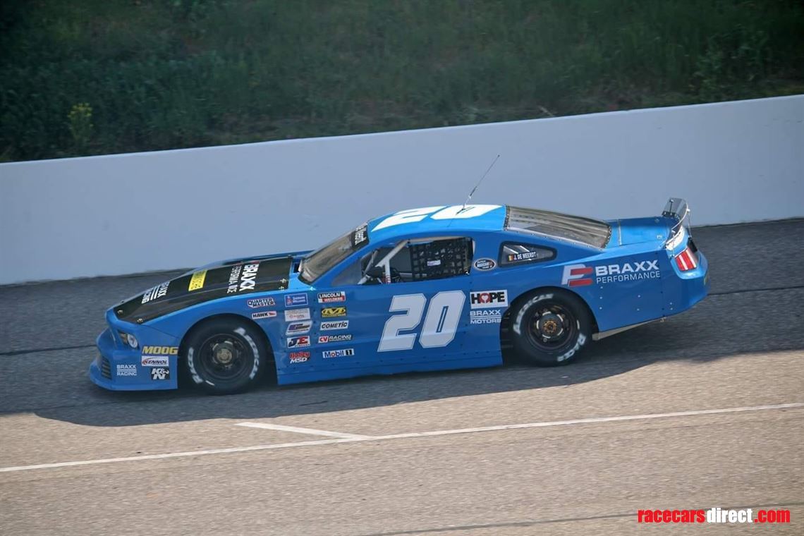 late-model-oval-mustang-v8-nascar