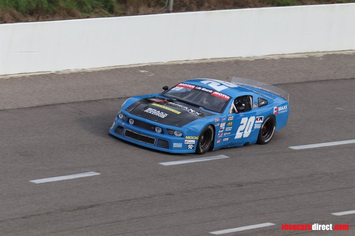 late-model-oval-mustang-v8-nascar