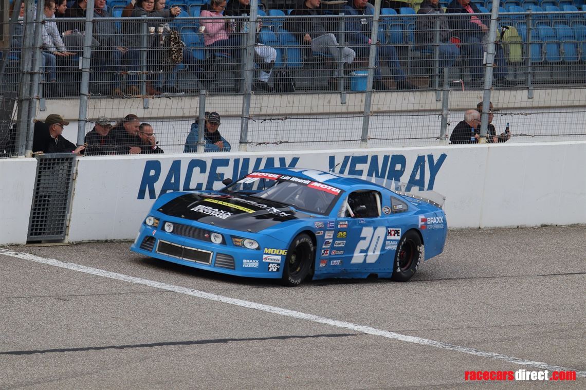 late-model-oval-mustang-v8-nascar