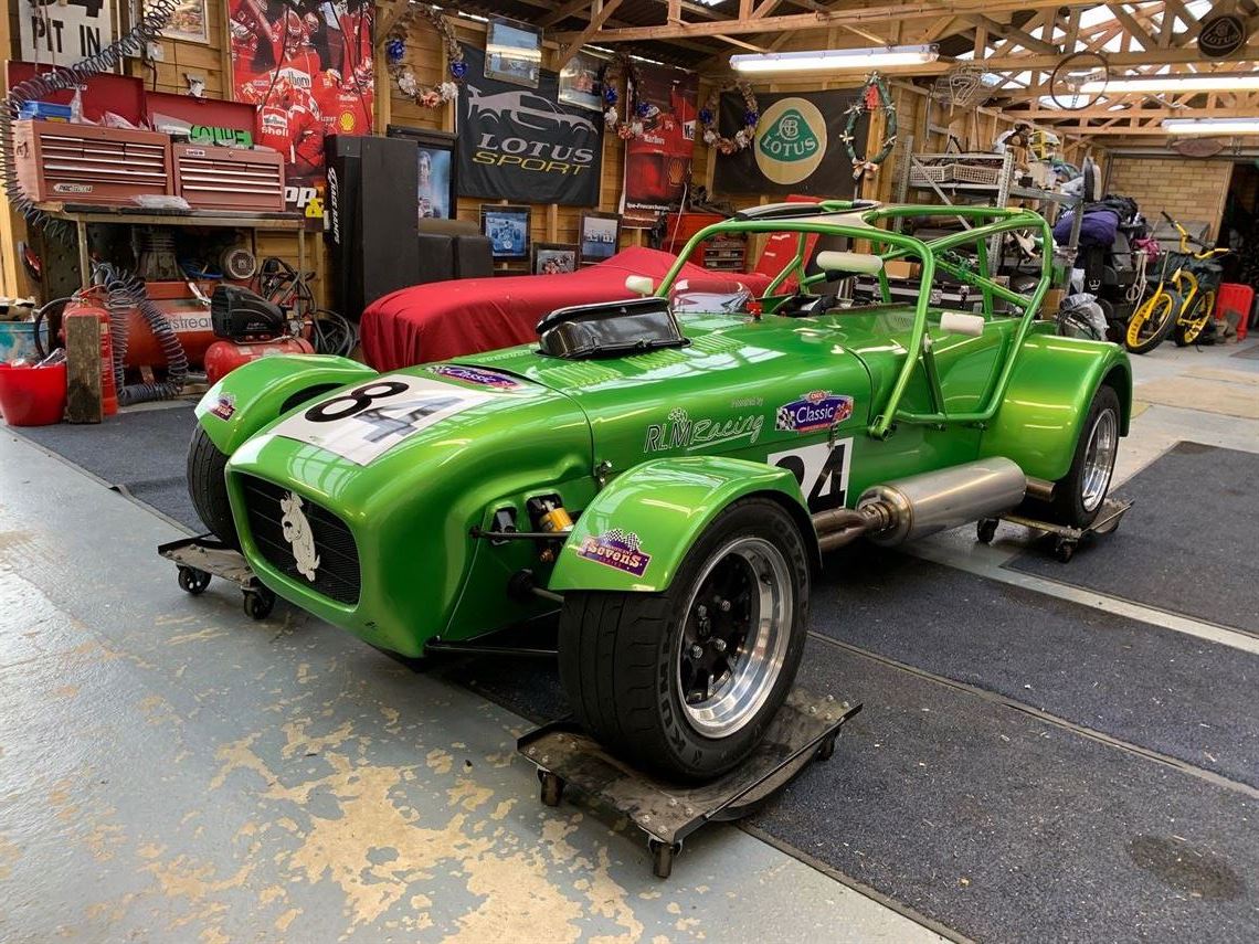 caterham-hayabusa-brand-new-race-car-270-bhp