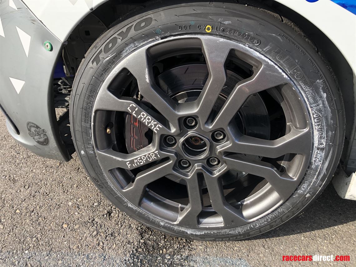 renault-clio-cup-2015-generation-4-race-car-f