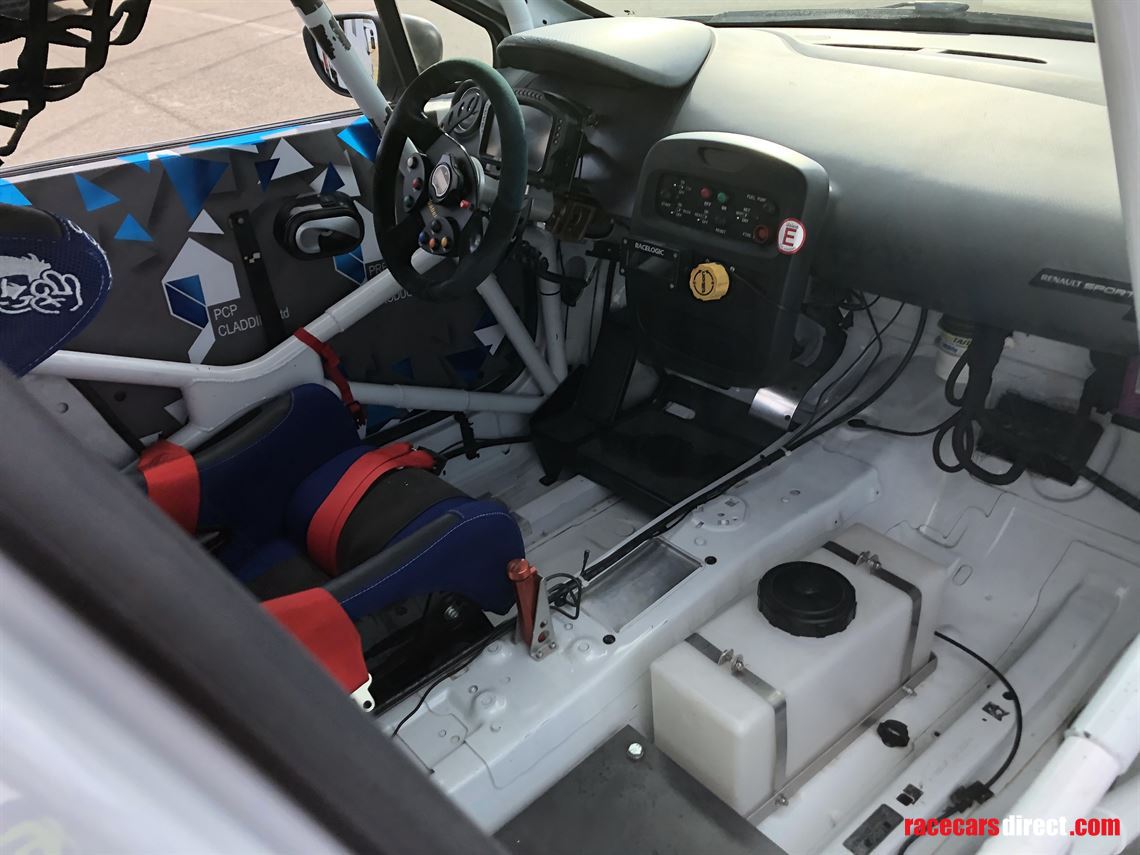 renault-clio-cup-2015-generation-4-race-car-f