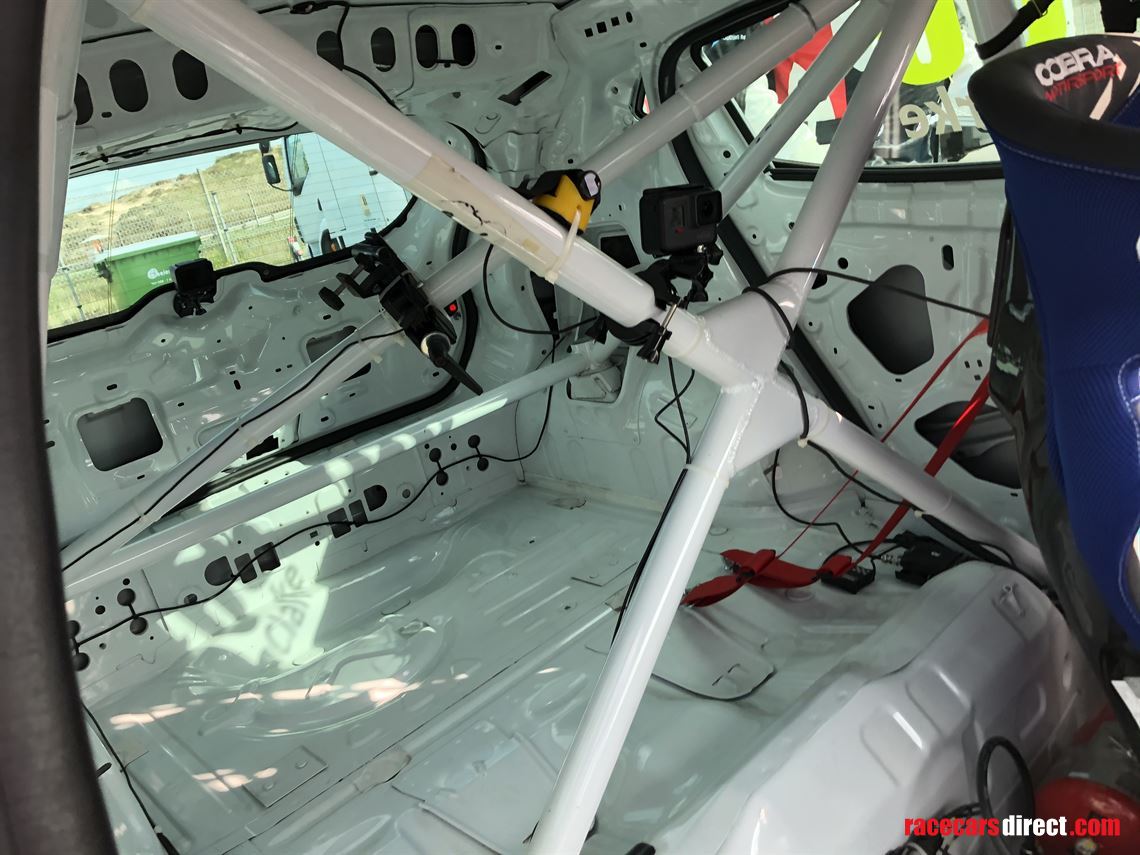 renault-clio-cup-2015-generation-4-race-car-f