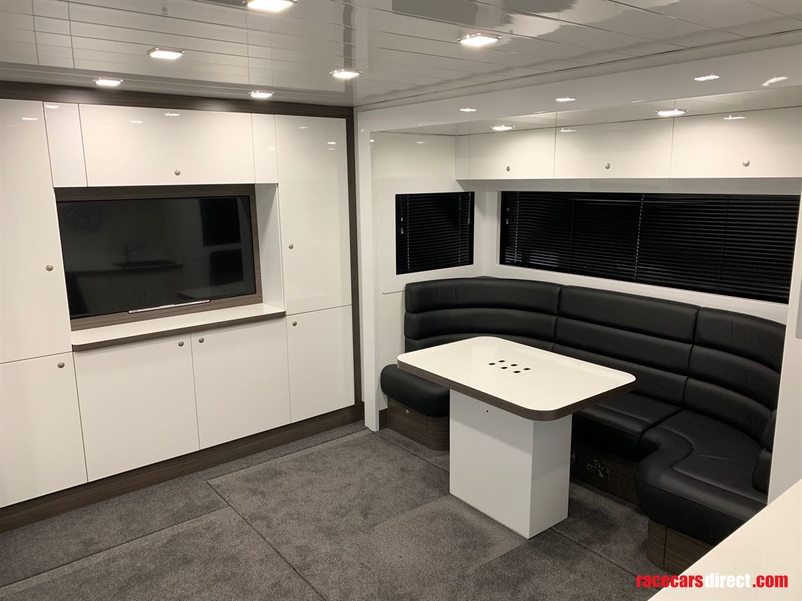 2018-luxury-race-transporter-with-large-day-l