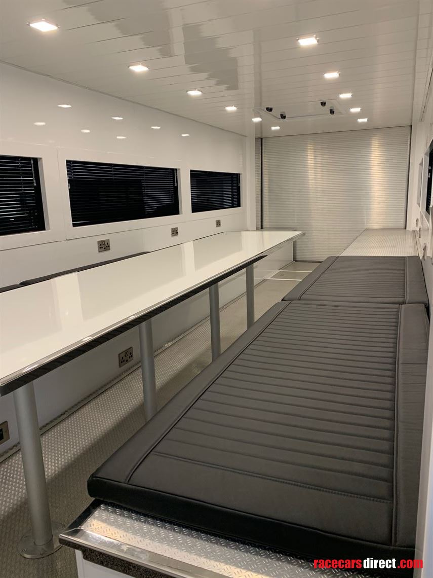 2018-luxury-race-transporter-with-large-day-l