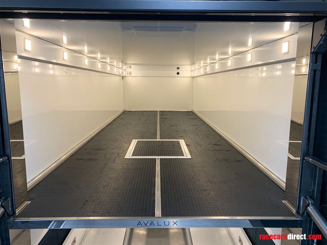 2018-luxury-race-transporter-with-large-day-l