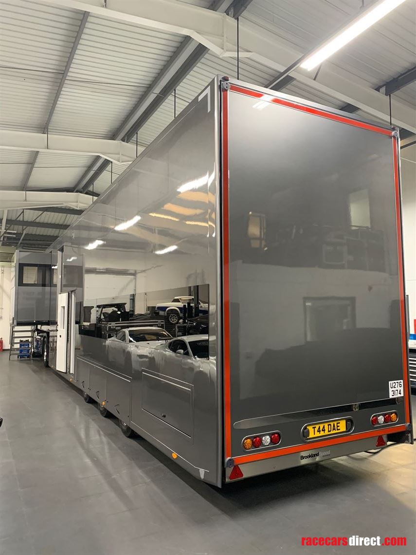 2018-luxury-race-transporter-with-large-day-l