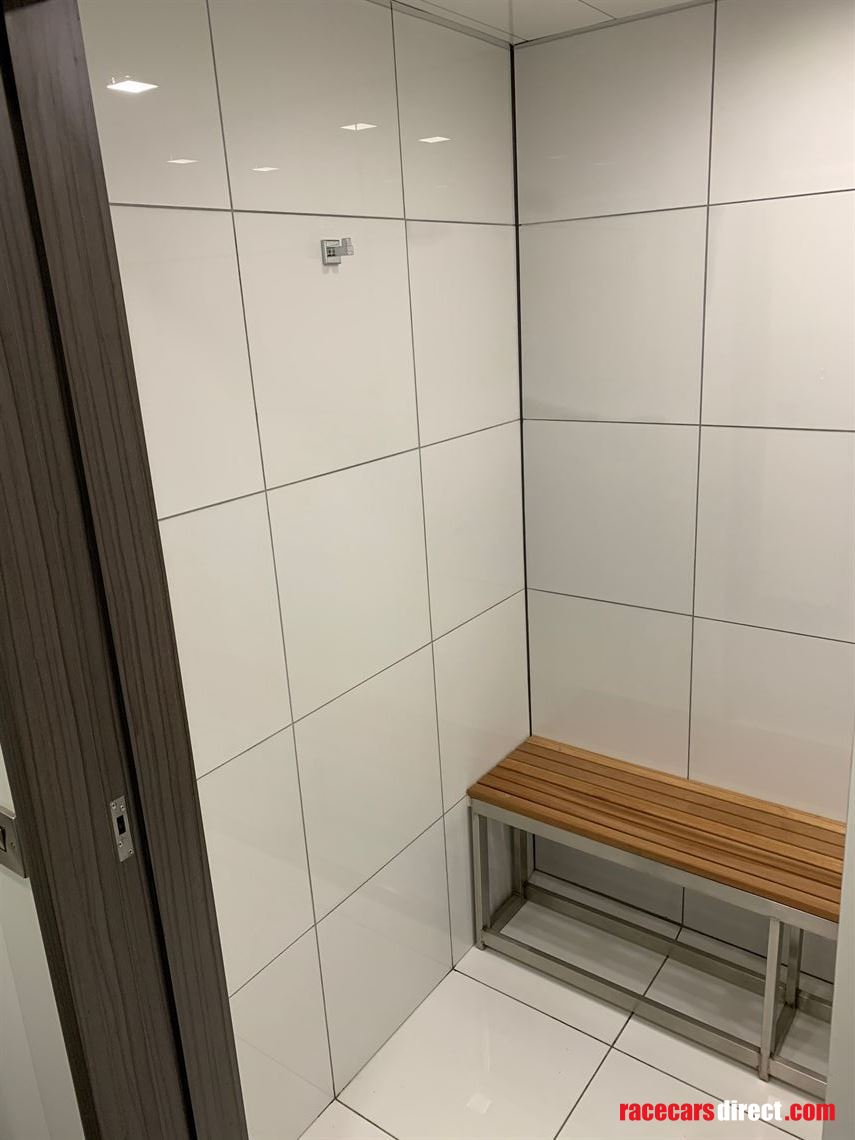 2018-luxury-race-transporter-with-large-day-l