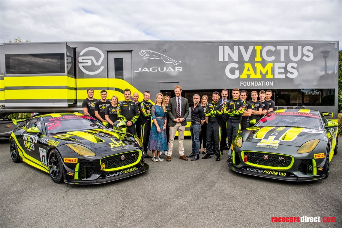 2018-luxury-race-transporter-with-large-day-l