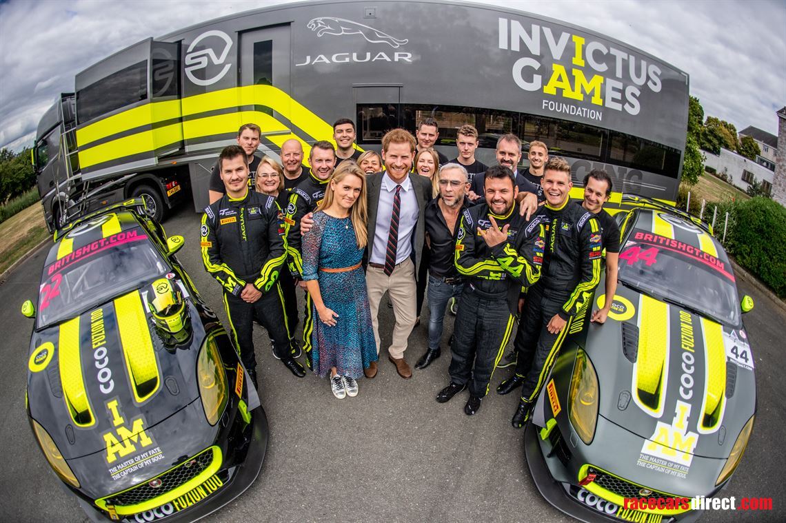 2018-luxury-race-transporter-with-large-day-l