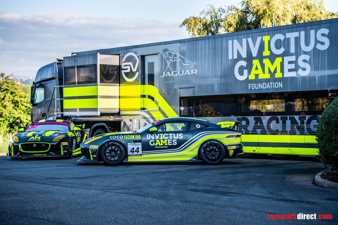 2018-luxury-race-transporter-with-large-day-l