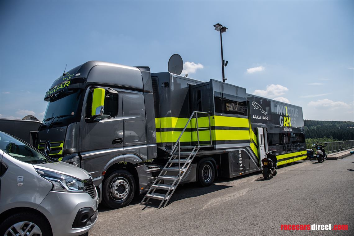 2018-luxury-race-transporter-with-large-day-l
