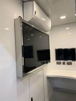 2018-luxury-race-transporter-with-large-day-l