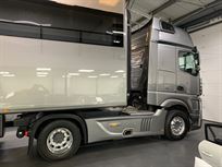2018-luxury-race-transporter-with-large-day-l