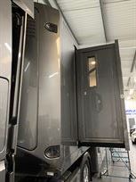 2018-luxury-race-transporter-with-large-day-l