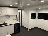 2018-luxury-race-transporter-with-large-day-l