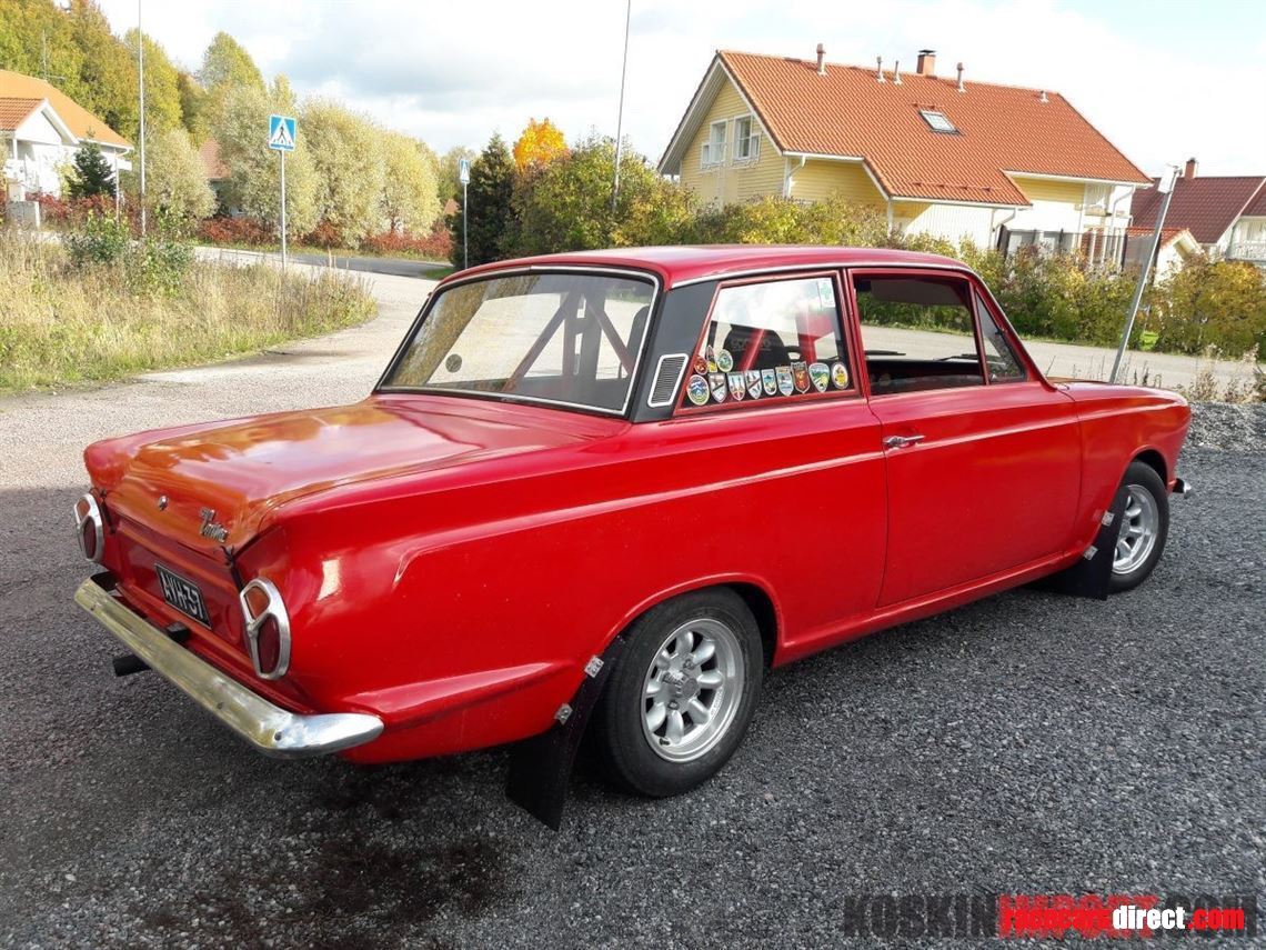 ford-cortina-gt-replica