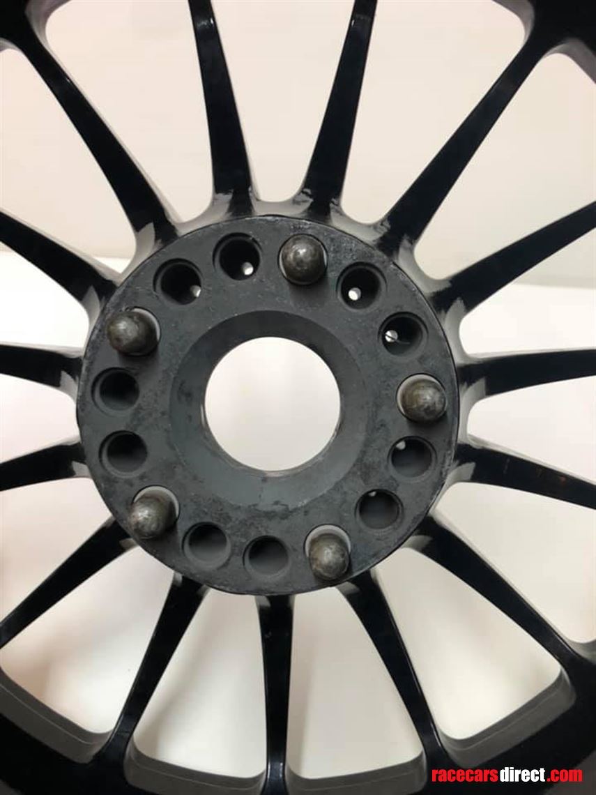 oz-18-centrelock-wheels