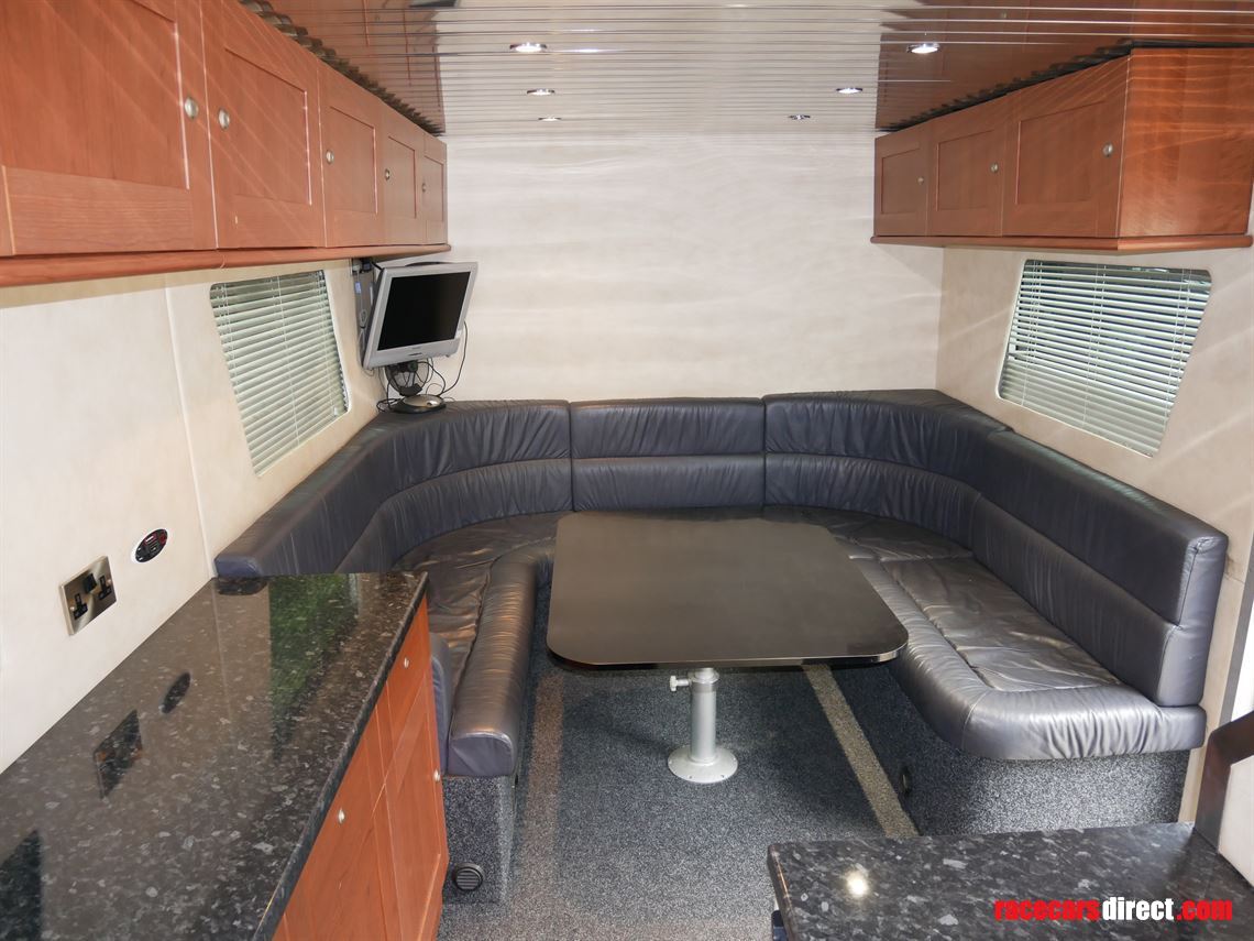 3-car-transporter-with-living