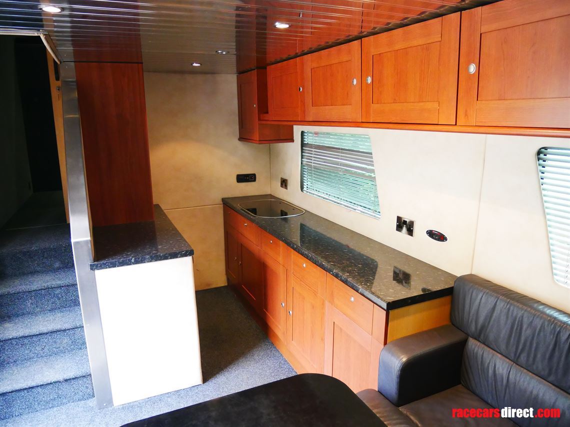 3-car-transporter-with-living