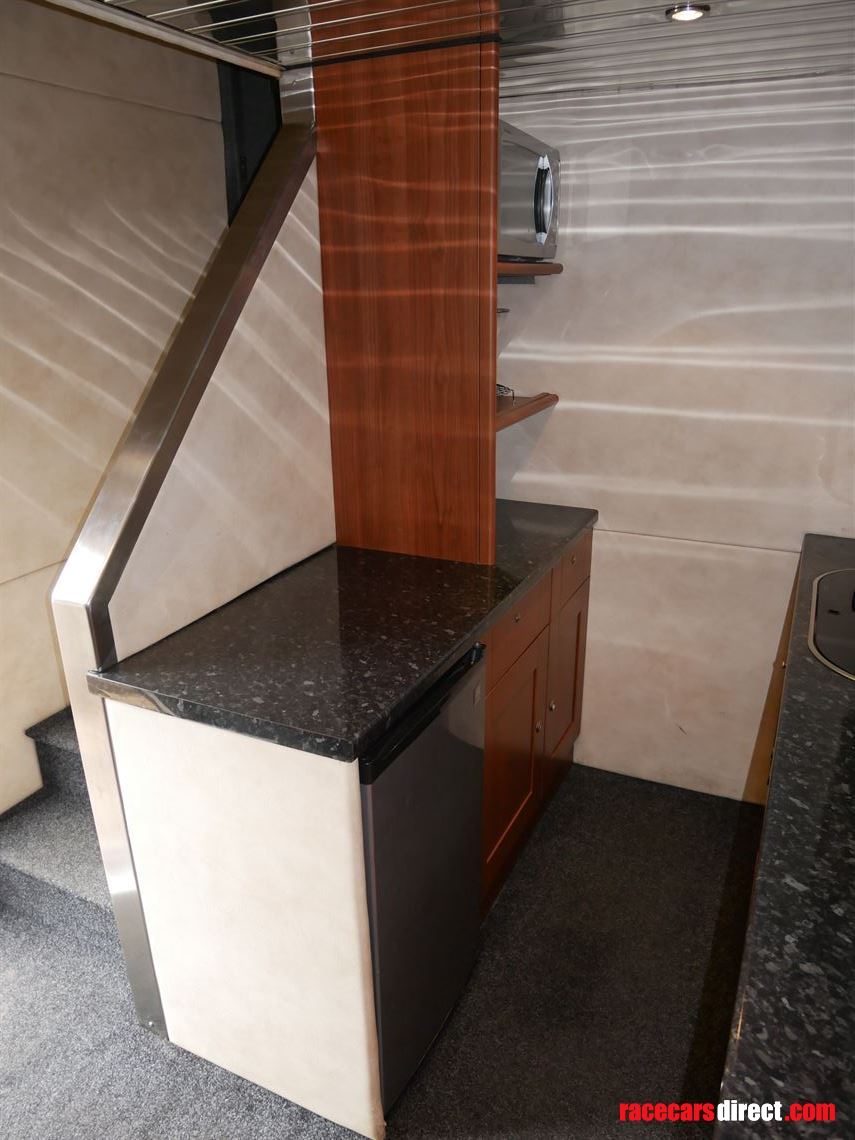 3-car-transporter-with-living