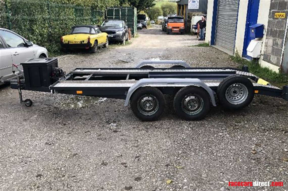 Twin axle car transporter 