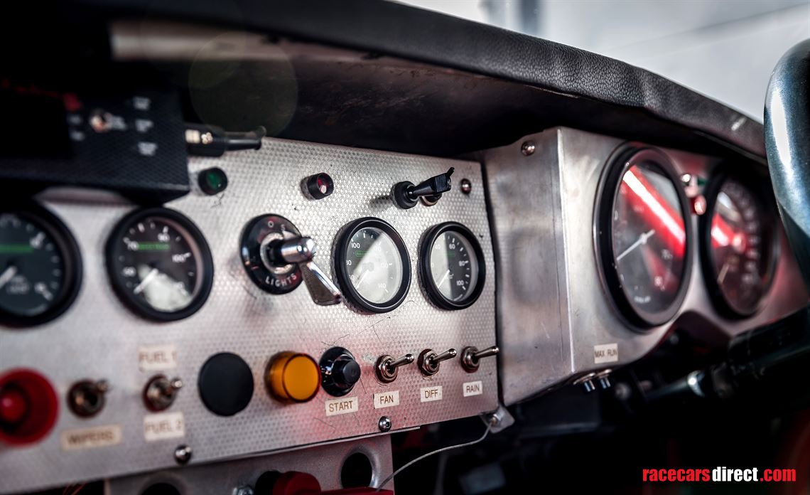 jaguar-e-type-semi-lightweight