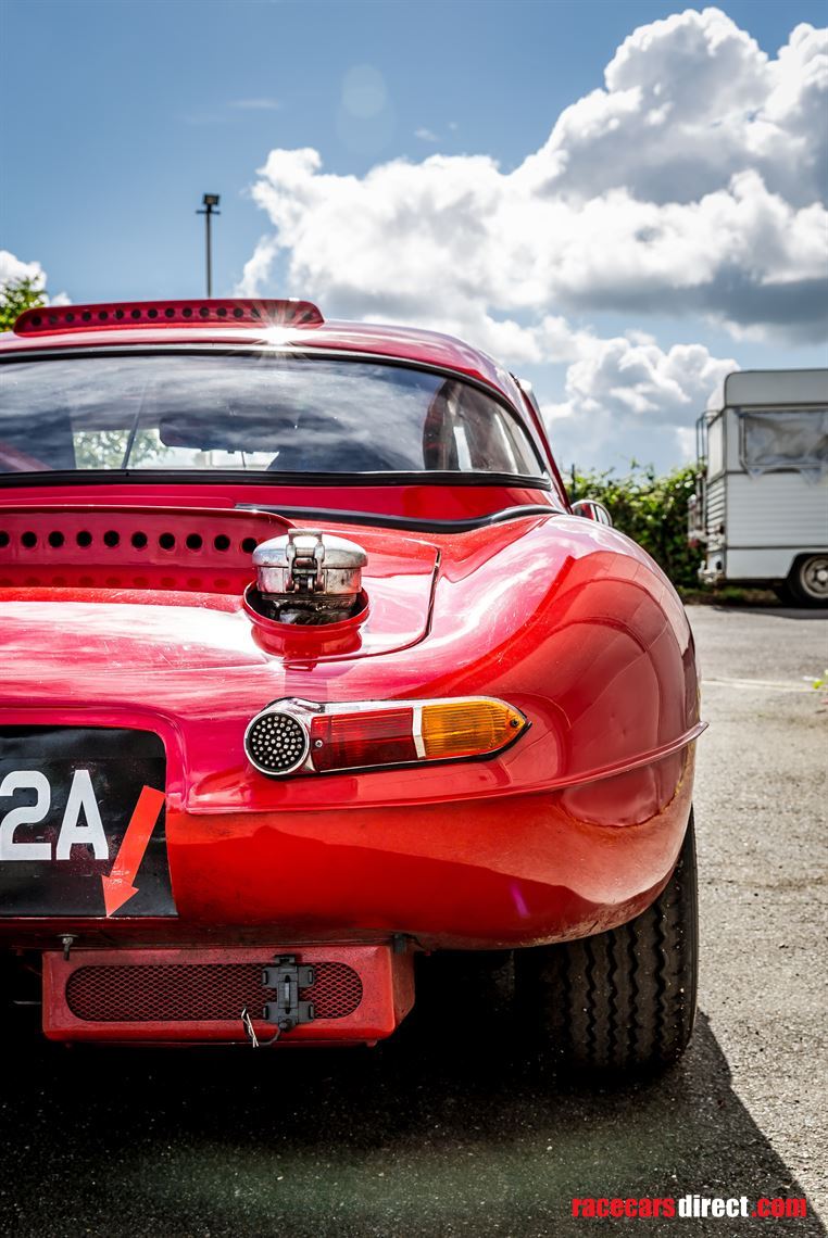 jaguar-e-type-semi-lightweight